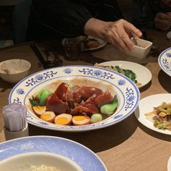 白玉蘭 - Pork knuckle