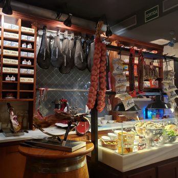 Bodega La Puntual - Where the magic happens - the lady cutting the jamon was busy doing it nonstop. Everyone was ordering it! - Catalan Near Me - Barcelona, B
