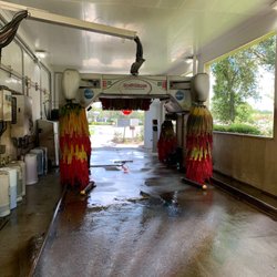 Shell Gas Station - Non-touchless car wash... height clearance is 6'8"