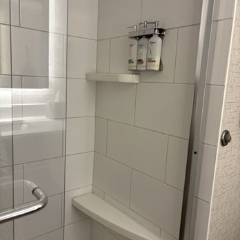 Holiday Inn Express - Shower - Hotels Near Me - Windsor, Ontario Holiday Inn Express - Shower - Hotels Near Me - Windsor, Ontario