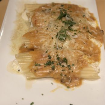Hugo's Cellar - Stuffed Jumbo Shells - American Near Me - Las Vegas, Nevada