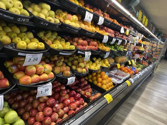 Dan's Food Market by null