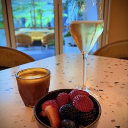 Café Goldie - Cortado, berrie bowl and sparkling wine