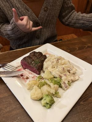 Currents Steak & Seafood by null