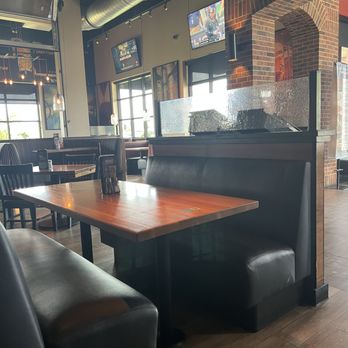 BJ's Restaurant & Brewhouse - booth - American Near Me - Lafayette, Louisiana BJ's Restaurant & Brewhouse - booth - American Near Me - Lafayette, Louisiana