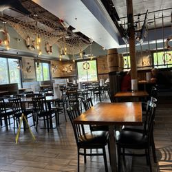 Juicy Seafood Indy - Dining room was clean