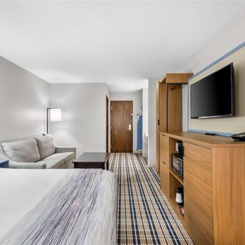 AmericInn by Wyndham Delafield - Guest room - Hotels Near Me - Delafield, Wisconsin
