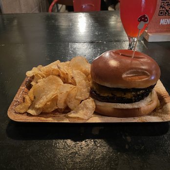 Tripping Animals Brewing - Brisket burger - Breweries Near Me - Doral, Florida