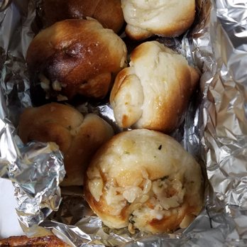 Leonardo's Pizza & Restaurant - garlic knots - Italian Near Me - Massapequa, New York