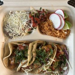 Grady's Market - 3 taco plate (all fish tacos)