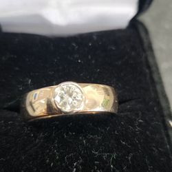 JewelRecycle - 14kt Gold Men's Ring with Large Center Beveled Set Diamond