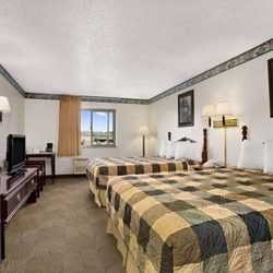 Days Inn by Wyndham Sheridan - Two Queen Bed Guest Room