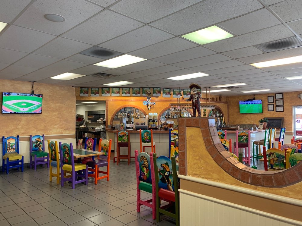 Very nice decor, salsa is also great. by Jerry H.