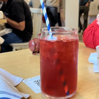 Bluestone Lane Walnut Street Café - Iced Spring Trellis Tea - Breakfast & Brunch Near Me - Philadelphia, Pennsylvania