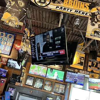 Foxboro Sports Tavern - the interior of the restaurant - New American Near Me - Naples, Florida Foxboro Sports Tavern - the interior of the restaurant - New American Near Me - Naples, Florida