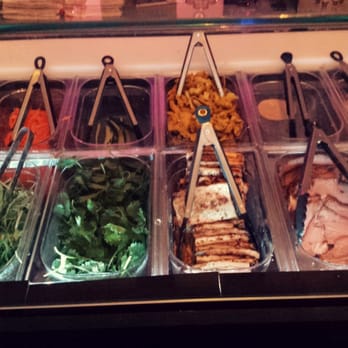 Ăn Bánh Mì - Die leckeren Zutaten: Gurken, eingelegte Möhren & Rettich, Koriander, Jalapeños, Lemongras, Mayo & dazu Fleisch oder Tofu - Vietnamese Near Me - Dusseldorf, NW Ăn Bánh Mì - Die leckeren Zutaten: Gurken, eingelegte Möhren & Rettich, Koriander, Jalapeños, Lemongras, Mayo & dazu Fleisch oder Tofu - Vietnamese Near Me - Dusseldorf, NW