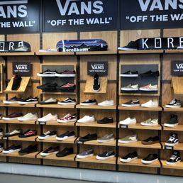 vans store in tyler mall