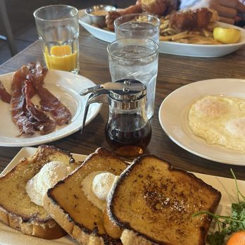 Roc & Sol Diner - Fish & chips. Bacon. Eggs. Creme brulee French toast. - Diners Near Me - Sacramento, California Roc & Sol Diner - Fish & chips. Bacon. Eggs. Creme brulee French toast. - Diners Near Me - Sacramento, California