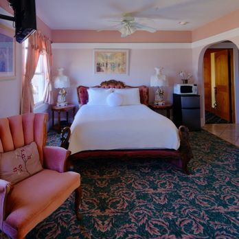 Shorelight Inn - Pink Palace suite with balcony - Bed & Breakfast Near Me - Benicia, California Shorelight Inn - Pink Palace suite with balcony - Bed & Breakfast Near Me - Benicia, California