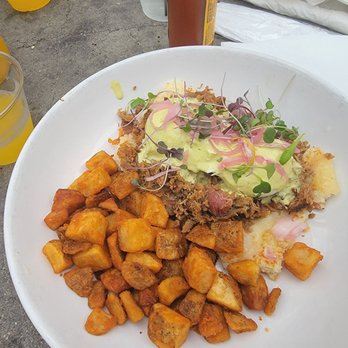 Piggy's Kitchen & Bar - Brisket Benedict - Breakfast & Brunch Near Me - Houston, Texas Piggy's Kitchen & Bar - Brisket Benedict - Breakfast & Brunch Near Me - Houston, Texas
