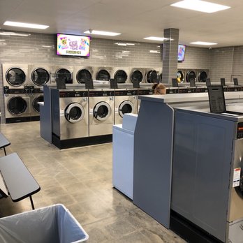 Coin Laundry - LaundyLove lobby - Laundromat Near Me - Baldwin Park, California