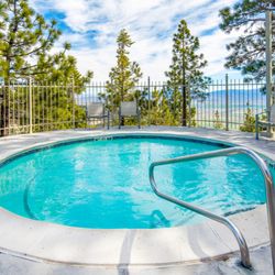 Holiday Inn Club Vacations Tahoe Ridge Resort - Outdoor hot tub surrounded by pine trees.