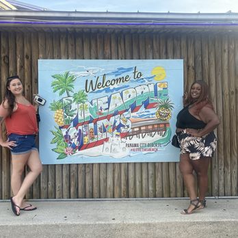 Pineapple Willy's - Photo opt with bestie - Seafood Near Me - Panama City Beach, Florida