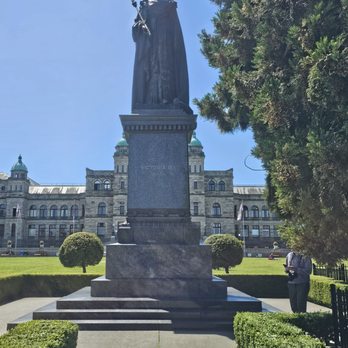 Parliament Buildings - Landmarks & Historical Buildings Near Me - Victoria, British Columbia