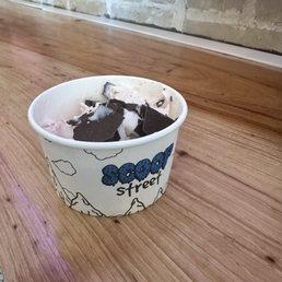 Guava w/goat cheese and chocolate bark on top. Guava w/goat cheese and chocolate bark on top.