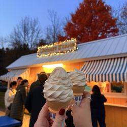 Creemee Stand - Maple creemee (small)