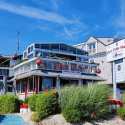Flo's Clam Shack - Exterior.