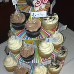 Brown Eyed Cupcake Maker - Chocolate, vanilla and chocolate chip cupcakes. She also made the anchor flags for them.