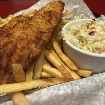 Sidewinders Bar & Grill - Fish & chips: mom loved! Wasn't a huge fan of the tartar sauce though. - Sports Bars Near Me - Winterhaven, California
