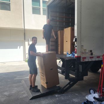 Green Moving - Wrapping up after a move from a full apartment that shockingly only took 5 1/2 hours. Thanks! - Movers Near Me Green Moving - Wrapping up after a move from a full apartment that shockingly only took 5 1/2 hours. Thanks! - Movers Near Me