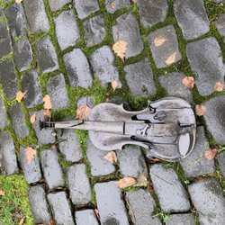 Oregon Holocaust Memorial - A violin.