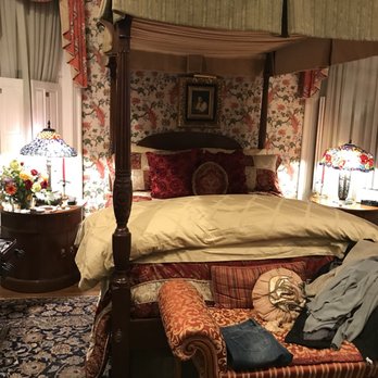 Central Park Bed & Breakfast - Canopy bed - Bed & Breakfast Near Me - Louisville, Kentucky Central Park Bed & Breakfast - Canopy bed - Bed & Breakfast Near Me - Louisville, Kentucky