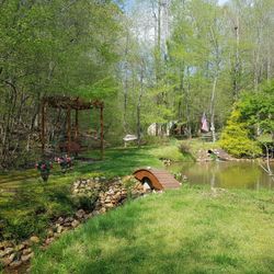 Mountain Valley Creek Retreat - Pond, swing and hammock!