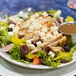 Bonnie's - Greek Salad with Grilled Chicken