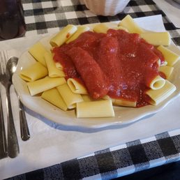 Rigatoni with sausage. Love their red sauce. Rigatoni with sausage. Love their red sauce.