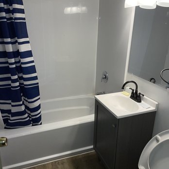 Welcome Inn & Suites - If it was clean this room would've been great!!! - Hotels Near Me - Lyons, Illinois