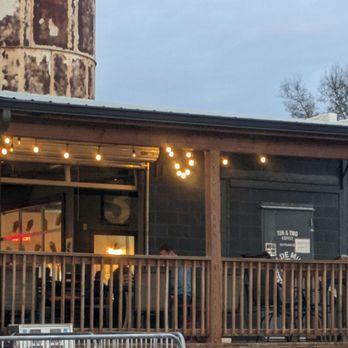 Quentin's BBQ & Sides - The deck - Barbeque Near Me - Bonner Springs, Kansas