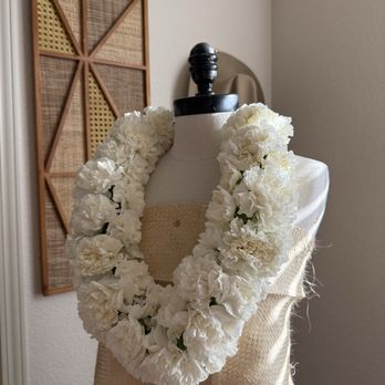 Siale and Co - White carnation with Kukui - Floral Designers Near Me Siale and Co - White carnation with Kukui - Floral Designers Near Me