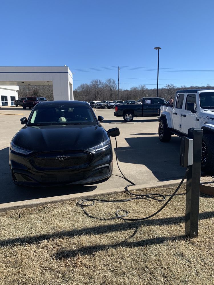 SAM WAMPLER’S FREEDOM FORD Updated August 2024 11 Photos 720 S