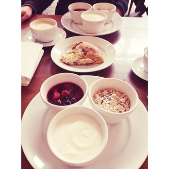 Albion - Muesli with yogurt and berry compote - Patisserie/Cake Shop Near Me - London, XGL