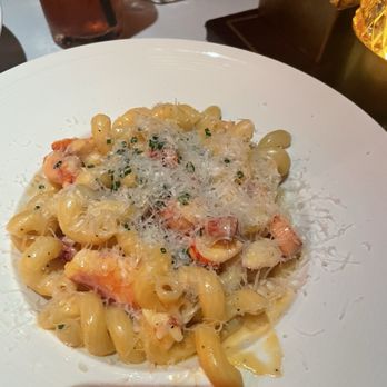 Drake's - Lobster Mac & Cheese - New American Near Me - Dallas, Texas Drake's - Lobster Mac & Cheese - New American Near Me - Dallas, Texas