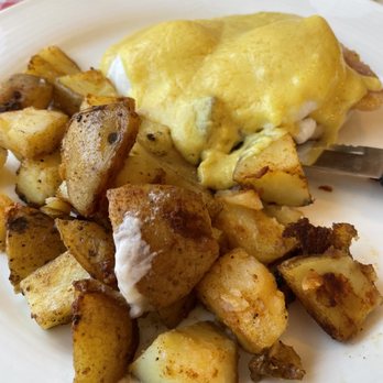 Scrambles Restaurant - Eggs benedict half - Breakfast & Brunch Near Me - Ajax, Ontario
