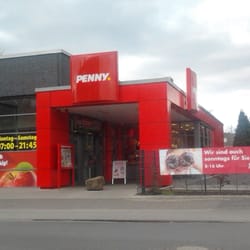 Nelles - Vor dem Eingang rechts befindet sich die kleine aber feine Bäckerei ! Da gibt es sogar Runde Brötchen wie in Bayern!