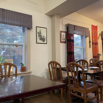 Saap - a dining room with a table and chairs - Thai Near Me - Randolph, Vermont