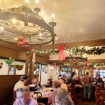 Hot Tamale Holiday UYE - Christmas Decorations (12/08/24). @AcapulcoRestaurants #Glendale #UYE #Brunch #AYCE #Buffet #MexicanFood - Unofficial Yelp Events Near Me