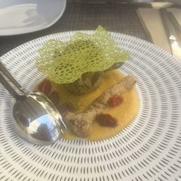 Artichoke with puree starter dish Artichoke with puree starter dish